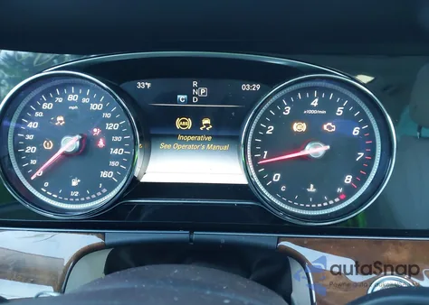 2017 Mercedes-Benz E 300 4Matic z USA, uszkodzony, nr VIN WDDZF4KB9HA125246